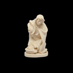 Pastore inginocchiato con conigli