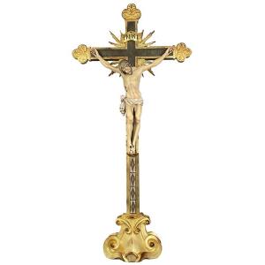 Cross with rays on pedestal and body of Christ Tacca